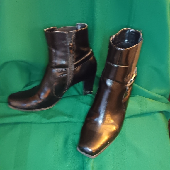 Nickels "Clara" Ankle Booties - Picture 3 of 9